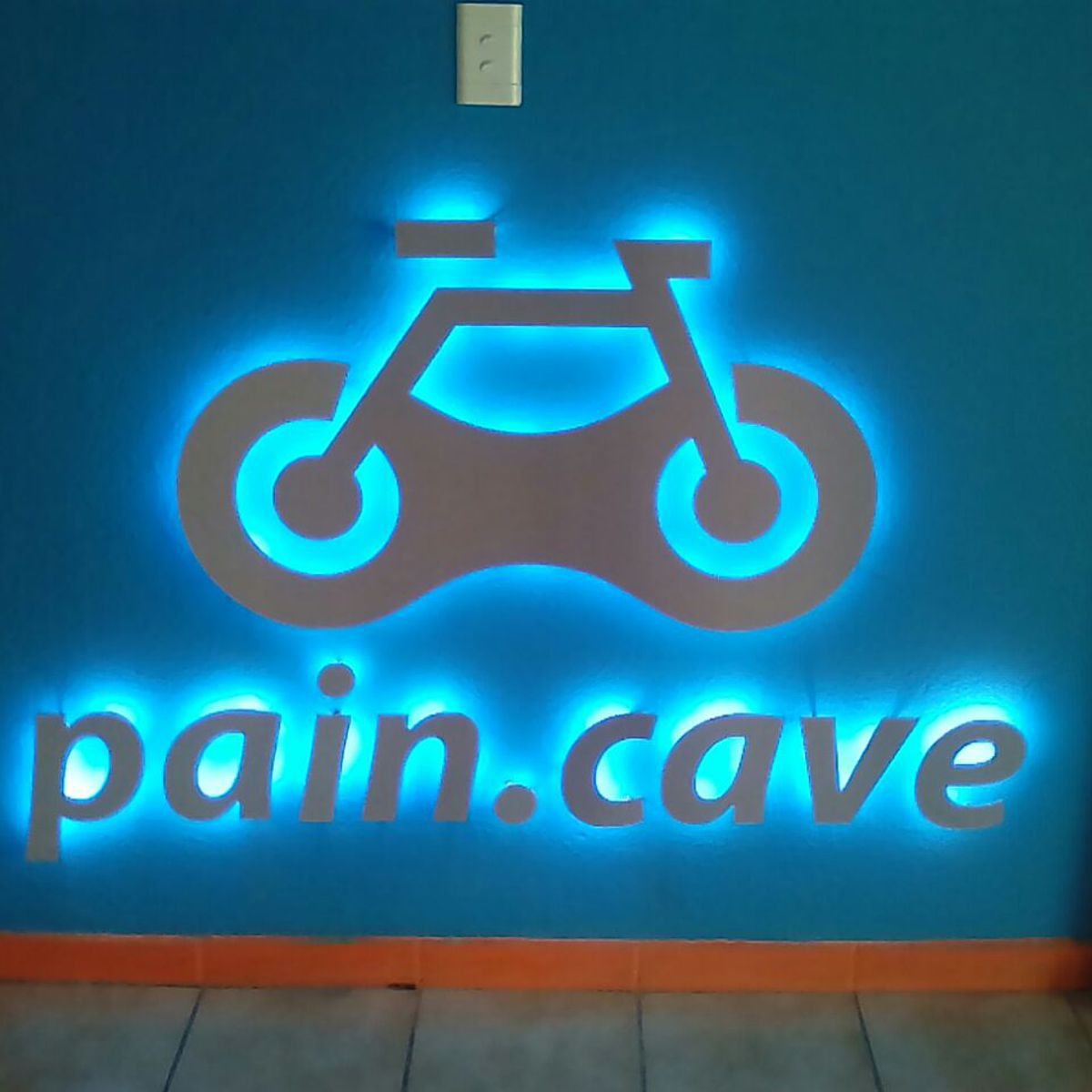 Flat cut-out letters with halo-effect LED backlighting